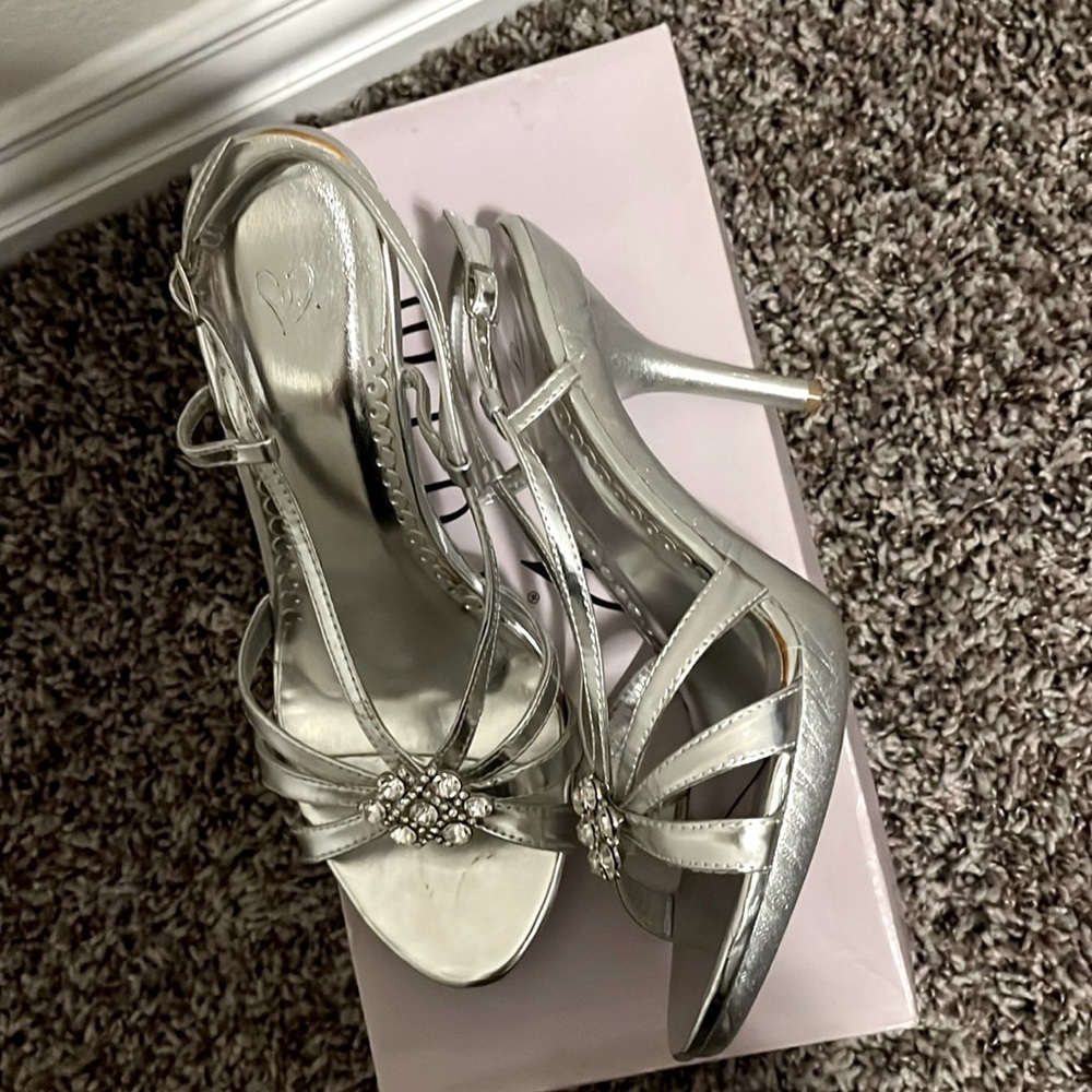 Silver strappy heals with rhinestones, Windsor size 7
